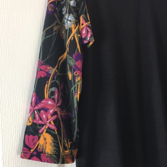 Lularoe randy t - Picture 2 of 4